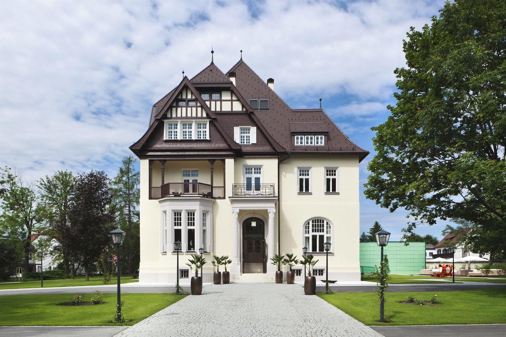 Tauroa Steirerschloessl Hotel Zeltweg Exterior foto